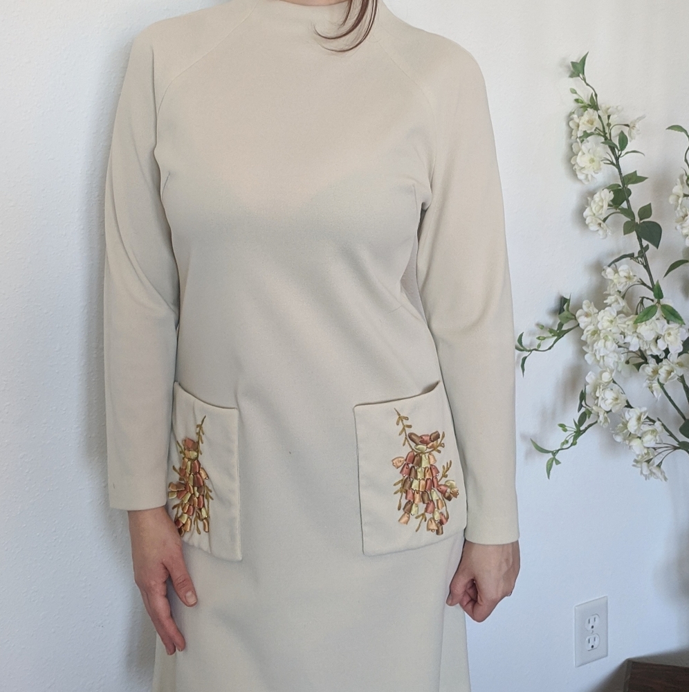 60s Mod Dress Neutral Vintage Retro Funnel Neck Pocket Accents M - Picture 3 of 12